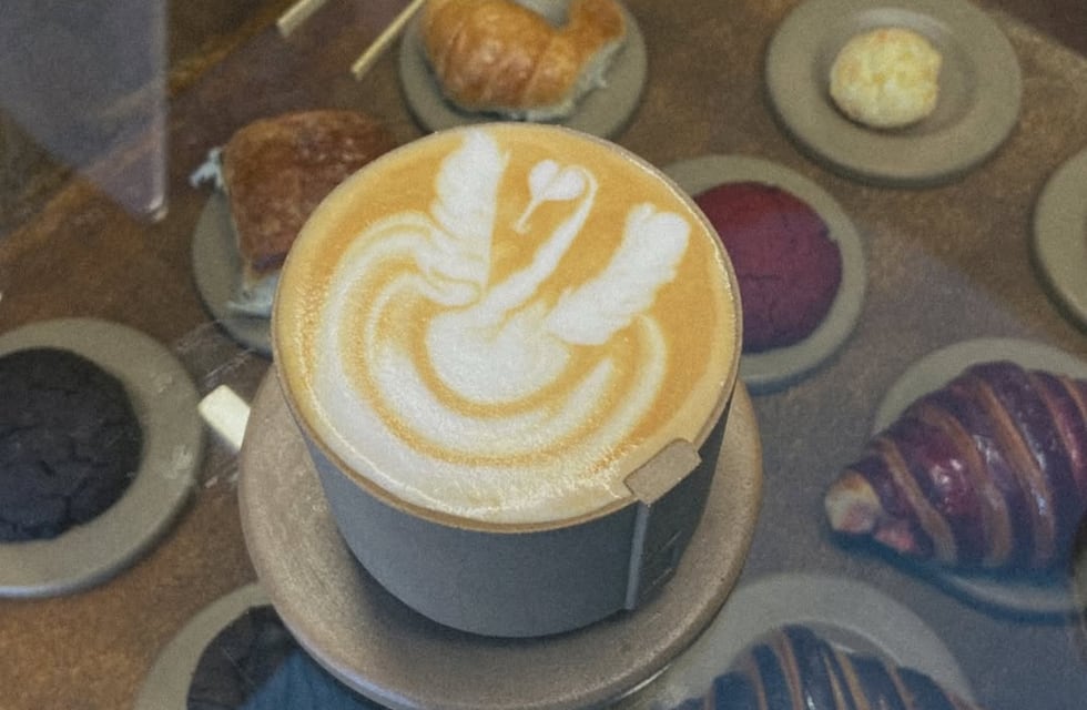 En Córdoba, dónde está la cafetería que dos Pumas abrieron y qué productos ofrece