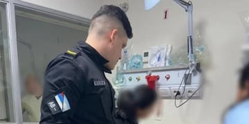 Efectivos de la policía asistieron a una menor que se descompensó en un colectivo de Oberá.