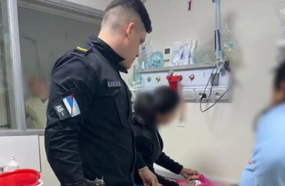 Efectivos de la policía asistieron a una menor que se descompensó en un colectivo de Oberá