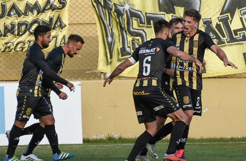 Olimpo derrotó 2-0 a Juventud Unida de San Luis por el Federal A