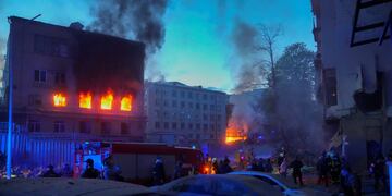 Un joven ucraniano de apenas 15 años detectó las coordenadas exactas de un convoy ruso con su drone de juguete. Foto: AP.