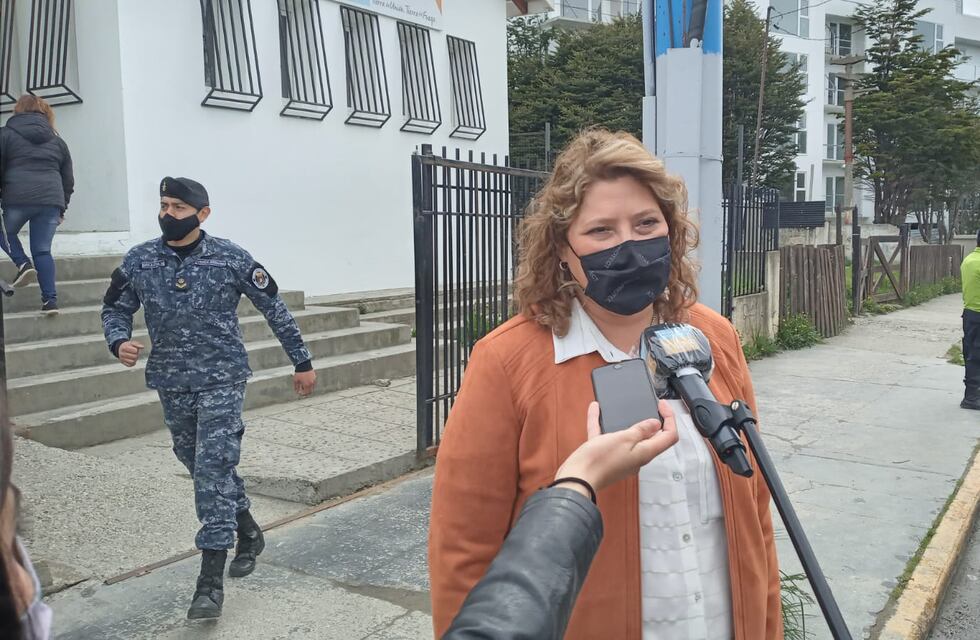 Elecciones 2021: Carolia Yutrovic votó en la Escuela 34 de Ushuaia.