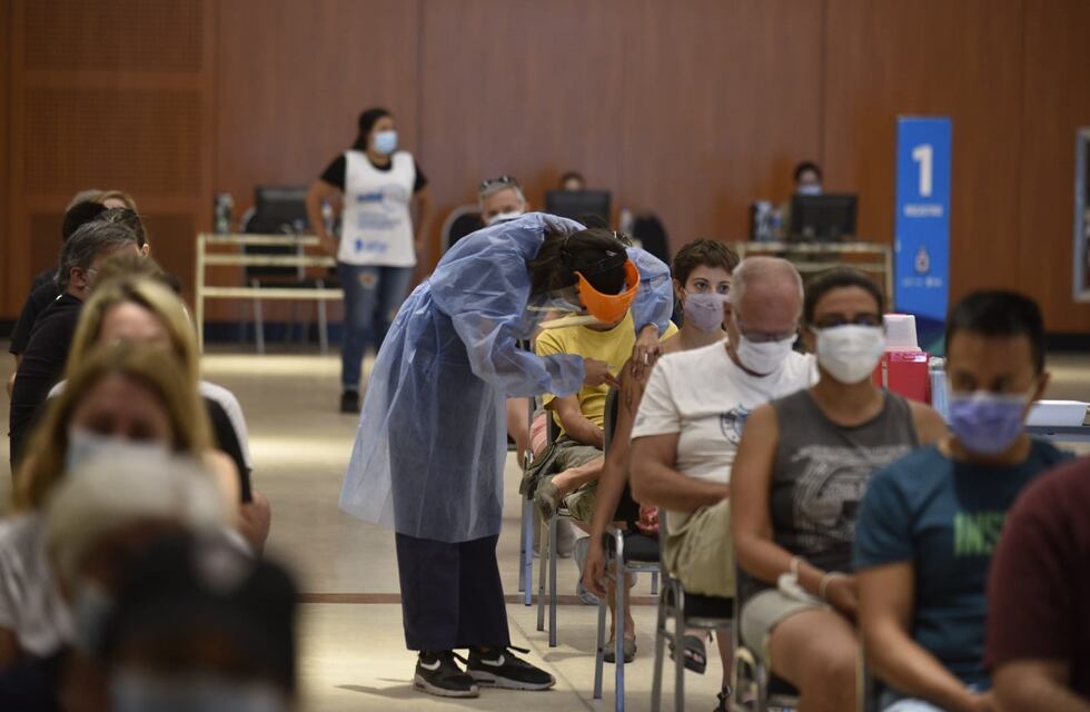 Cuarta dosis contra el Covid en Córdoba: dónde arrancó la vacunación a mayores de 12 años