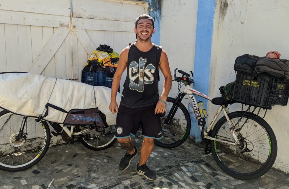 Aventura en dos ruedas: Franco, el mendocino que recorrió las playas de Brasil en su bicicleta