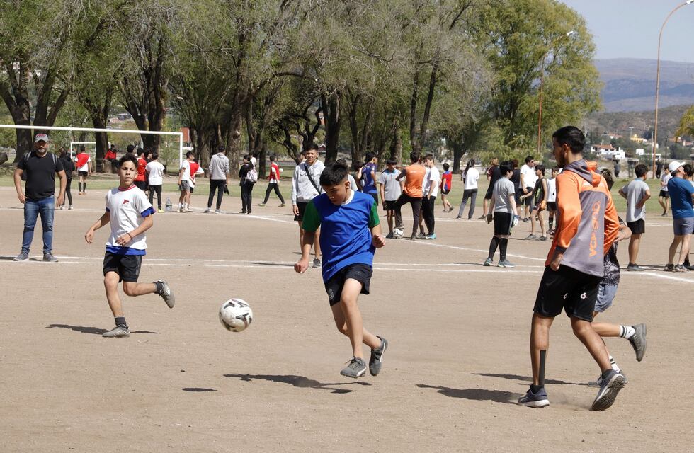 Comenzaron los intercolegiales municipales y cientos de niños participaron de los encuentros