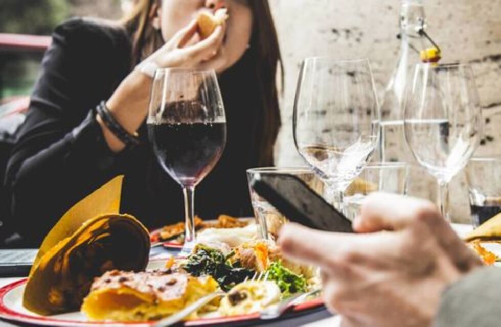 “Viveza extranjera”: turistas sorprendieron a todos en un restaurante de Mendoza y quedaron grabados en los videos