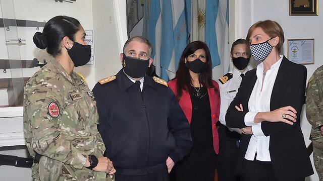 La Directora de Políticas de Género del Ministerio de Defensa visitó Puerto Belgrano