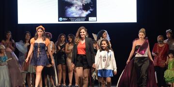 Se realizó la novena edición del desfile In/Out Pasarela que organizan las alumnas de la tecnicatura en Diseño de Indumentaria de Ugacoop.