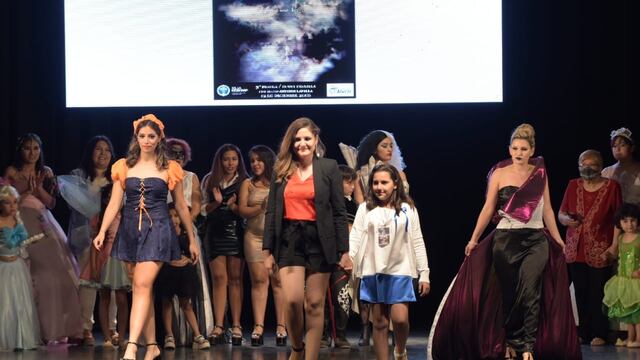 Se realizó la novena edición del desfile In/Out Pasarela que organizan las alumnas de la tecnicatura en Diseño de Indumentaria de Ugacoop.