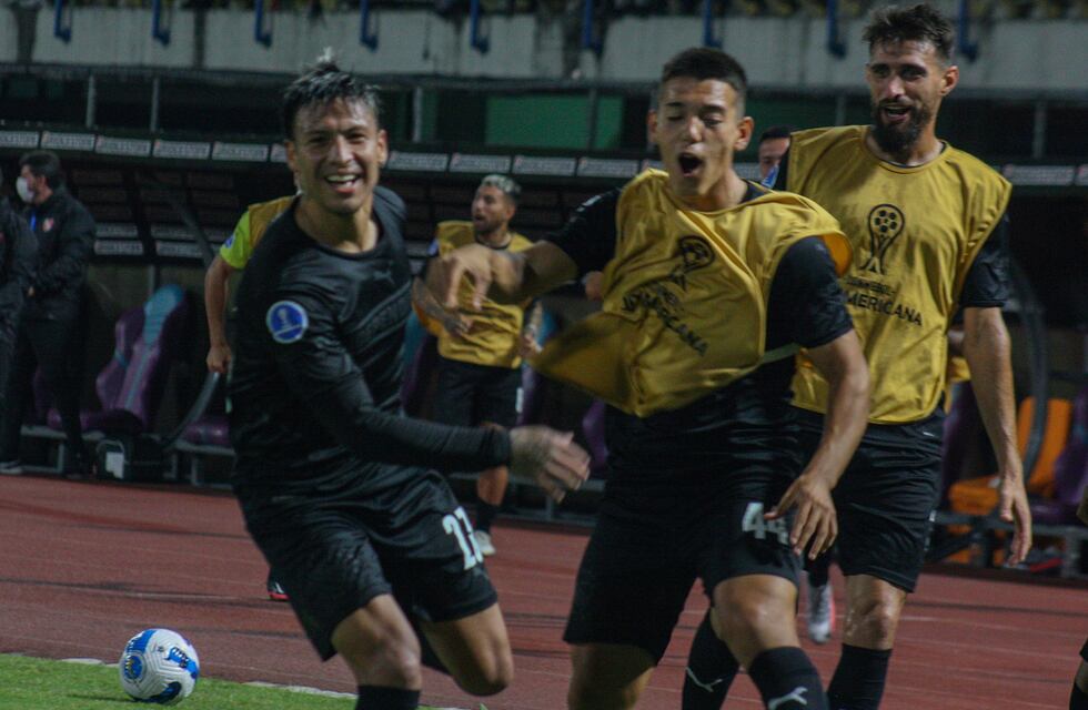 Con un gol el puntaltense Domingo Blanco ratifica su buen momento en Independiente