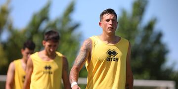 Nahuel Losada se afirma como titular en el arco de Belgrano (Prensa Belgrano).