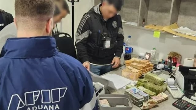 Allanan una vivienda en Puerto Iguazú presuntamente vinculada al contrabando de dólares.