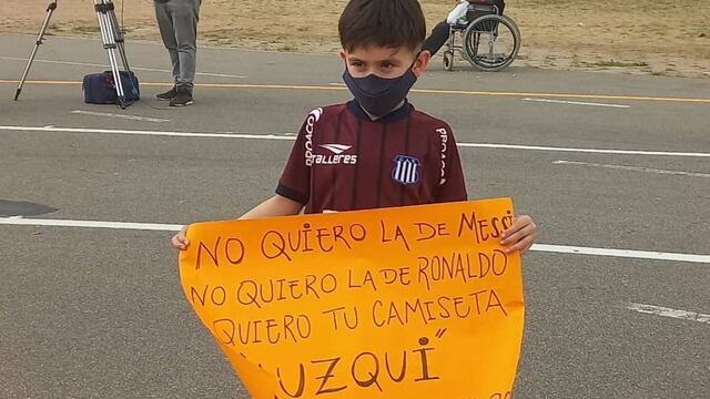 El pequeño de 6 años le había mostrado el cartel a Carlos Auzqui y el jugador le arrojó su camiseta. (Foto: Pasión Albiazul)