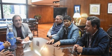"Esperamos que lleguen las soluciones y las propuestas concretas” tras el pedido de la central sindical, porque “queremos cumplir con los sindicatos que la conforman”, dijo el el co-secretario general de la CGT regional Jujuy, Freddy Berdeja (segundo desde la derecha).