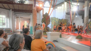 La Escuela Municipal de Circo Larrisa ofrece una propuesta de formación integral para infancias y adultos.