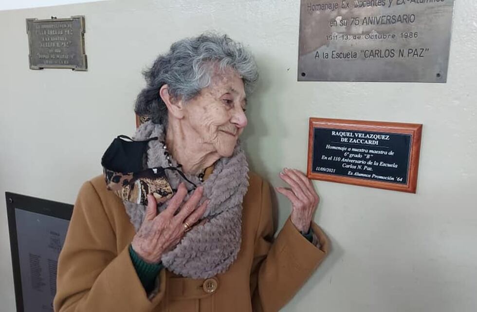 Día del Maestro: a sus 92 años la “Seño Raquel” fue homenajeada