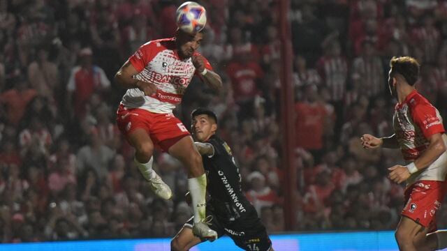 Apareció Fernando Alarcón y le ganó a Instituto para el empate de Instituto, que vale como un triunfo (Facundo Luque / La Voz)