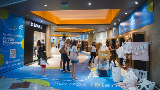 Córdoba Shopping abre para que emprendimientos locales muestren sus productos y potencien sus ventas.