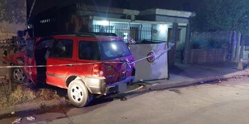 El vehículo terminó incrustado en una casa. (Policía de Córdoba)