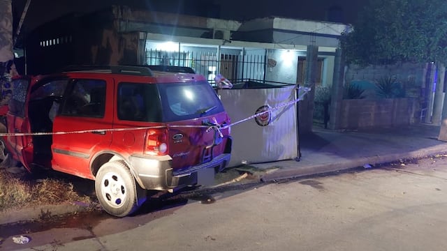 El vehículo terminó incrustado en una casa. (Policía de Córdoba)