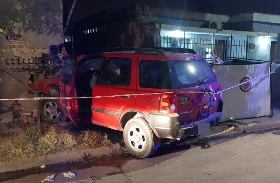 Accidente fatal en Córdoba: chocó contra una vivienda y murió su acompañante