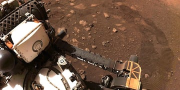 Dos meses antes, Perseverance realizó su primer viaje desde que aterrizó en el cráter Jezero. El rover de una tonelada lleva una carga útil avanzada de instrumentos para recopilar información sobre la geología, la atmósfera y las condiciones ambientales de Marte. (NASA/JPL-Caltech)