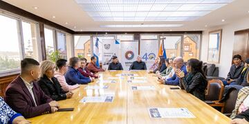 Acuerdan precios de productos escolares entre las Cámaras de Comercio y la Provincia