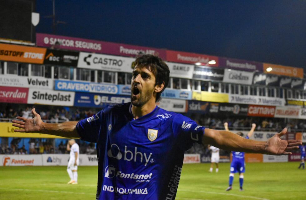 Atlético ganó y sigue líder de su zona