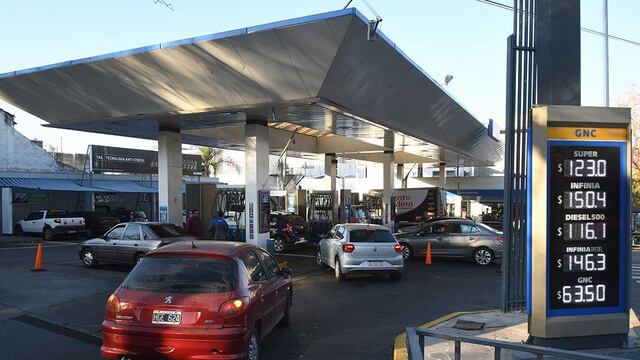 YPF anunció que le cobrará más caro a los vehículos extranjeros que busquen gasoil.