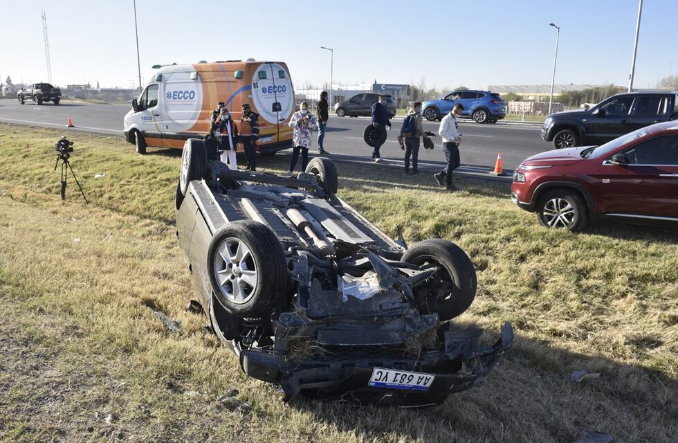 Córdoba: se salva de milagro tras darse vuelta en la Circunvalación