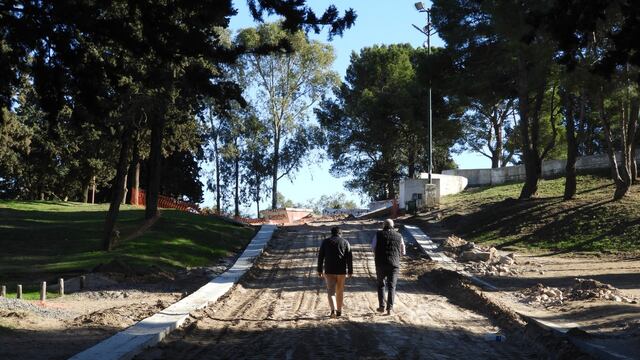 Punta Alta: colocan más pavimento articulado en el Parque San Martín