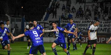 Molina festeja su gol: Ben Hur le ganó 2 a 0 a Atlético Miramar.