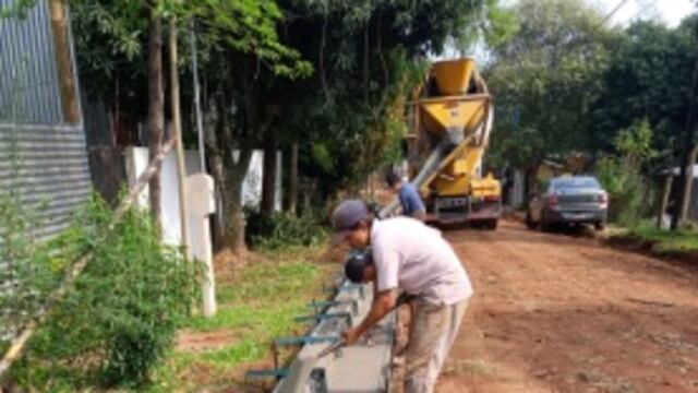 Puerto Iguazú: culminan obras viales en barrio Santa Rosa.