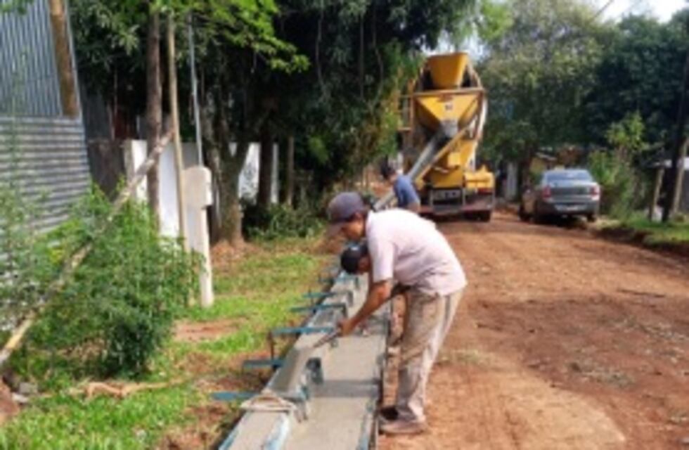 Puerto Iguazú: culminan obras viales en barrio Santa Rosa