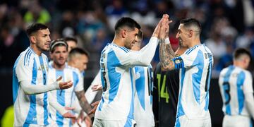El festejo tras el primer gol de Argentina.