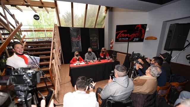 El Intendente Javier Dienmiger encabezó la conferencia de prensa que celebró el regreso a la presencialidad del evento luego de dos ediciones atravesadas por la pandemia. (Carlos Romero/Agencia Punilla).