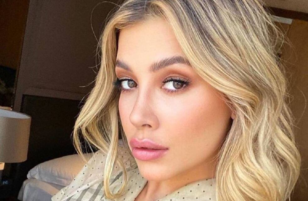 Michelle Salas, la hija de Luis Miguel, eligió un vestido al cuerpo con brillos para encandilar a sus fanáticos en Nueva York