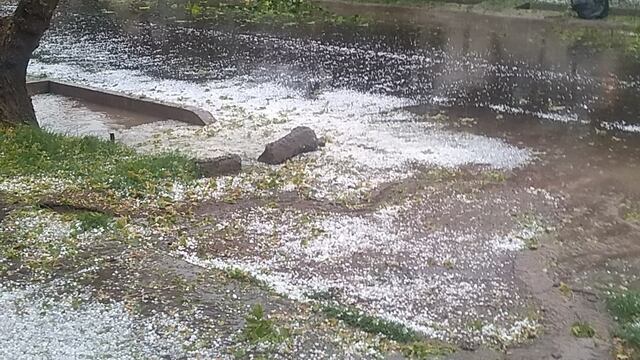 Fuerte temporal en San Rafael, caída de granizo y calles anegadas