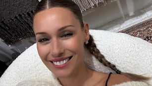 Mega ajustado y mucho escote: Pampita se llevó todos los aplausos con un look total black ultra sexy