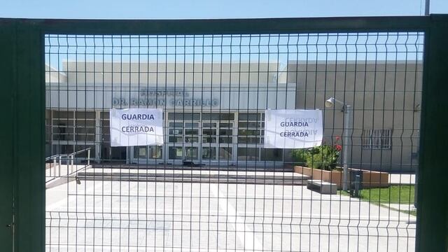 Cerraron las puertas del Hospital Carrillo por falta de personal para atender la guardia médica.