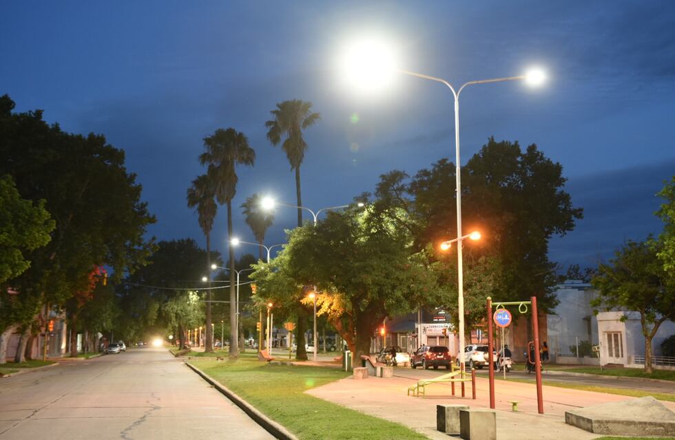 La Avenida Aristóbulo del Valle sumó iluminación LED