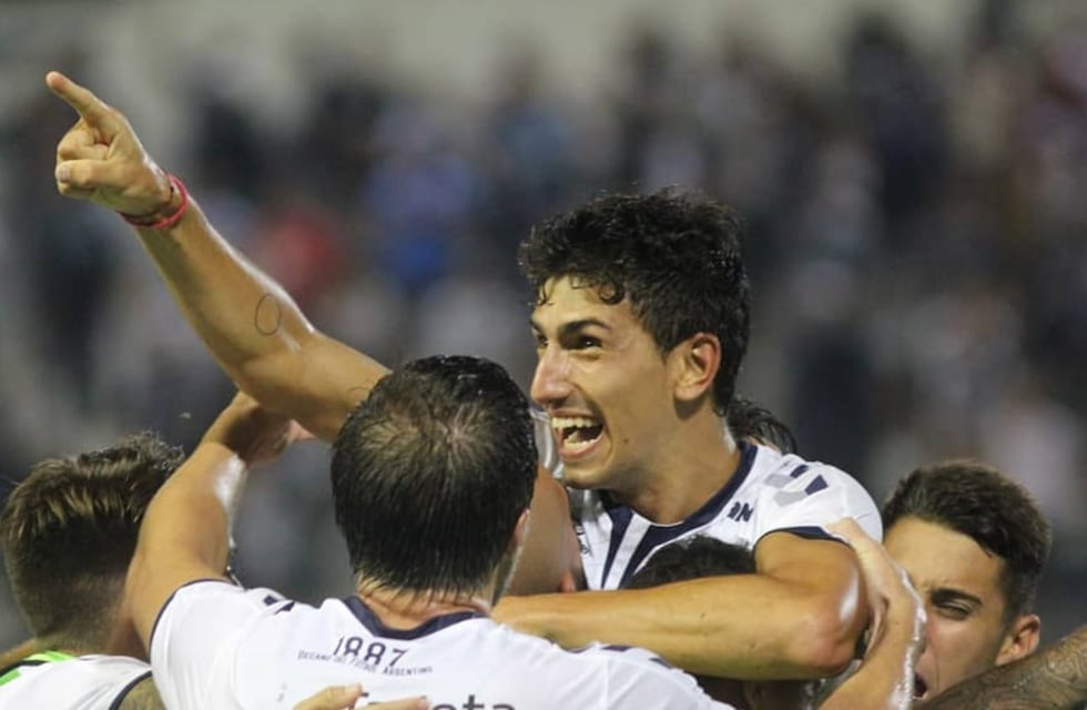 Newell’s contrató al delantero Justo Giani y prestó a Cristian Insaurralde