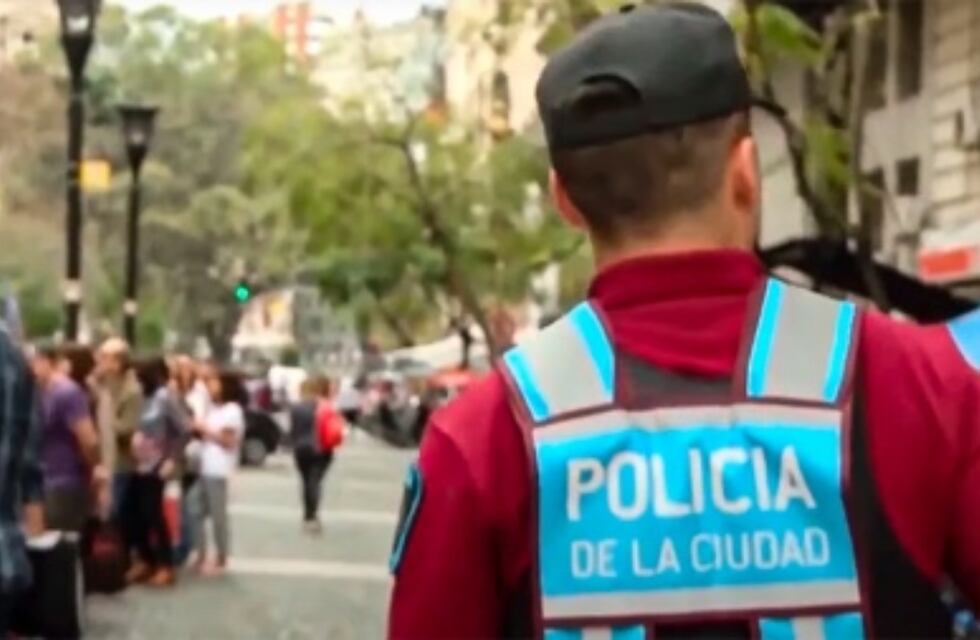 Un policía mató a un presunto delincuente de 14 años e hirió a otro de 19