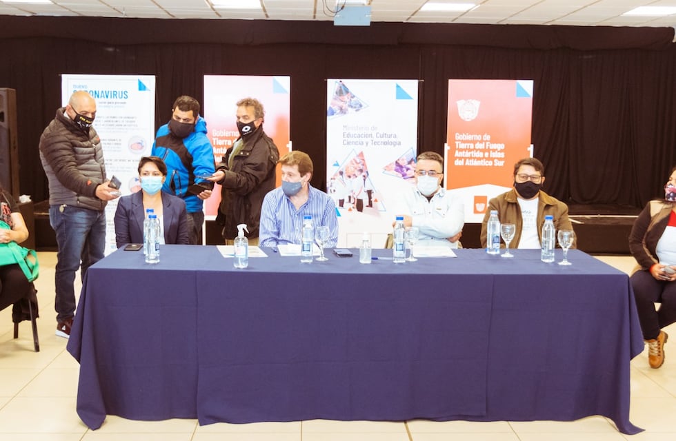 El Gobernador Gustavo Melella expresó que el aumento otorgado al sector docente es histórico