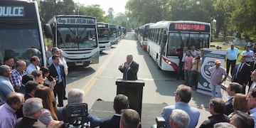 El gobernador destacó la colaboración público-privada que hizo posible esta inversión y anunció la incorporación de 100 colectivos adicionales para noviembre.