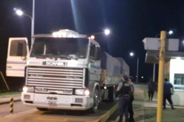 Camiones sojeros que intentaron ingresar a Misiones por un paso clandestino