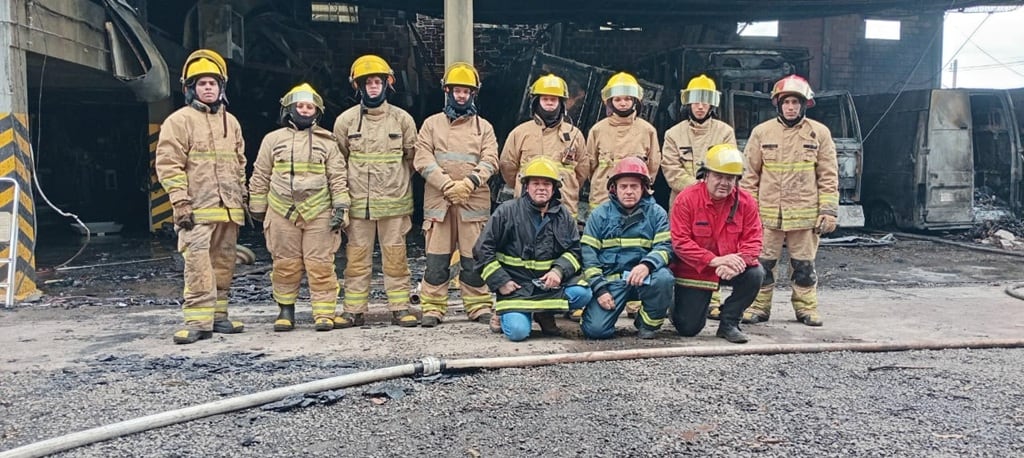 Un cortocircuito causó un incendio de grandes magnitudes en un frigorífico de Posadas,