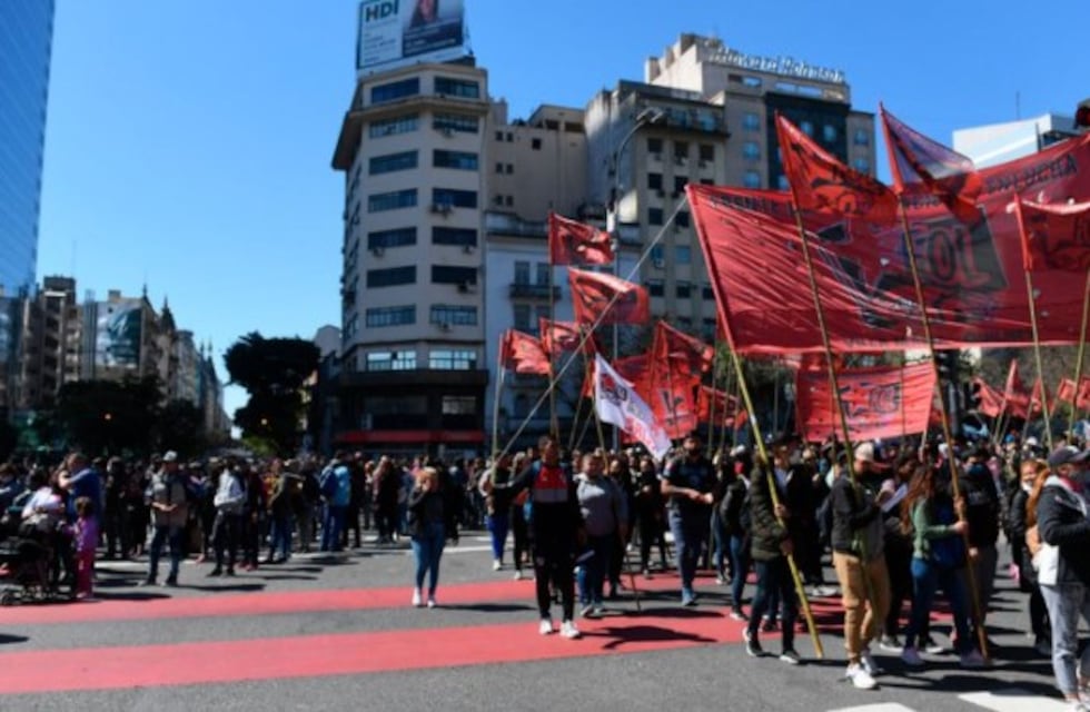 Nueva jornada de movilización de Piqueteros en el Centro de Buenos Aires por más reclamos