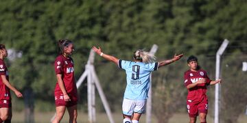 Mayra Acevedo gritando este lunes uno de sus goles en Belgrano (Foto: Prensa CAB).
