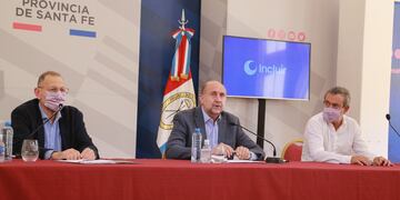 El gobernador Omar Perotti decidió mantener las medidas vigentes desde el sábado. (@omarperotti)